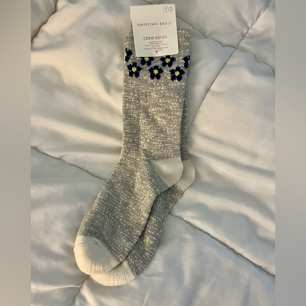 American Eagle Grey Flower Crew Socks